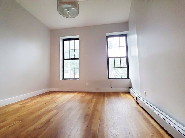 Building Photo - 979 Greene Ave