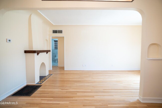 Building Photo - 1211 Mesita Dr