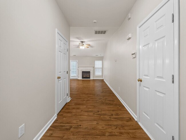 Building Photo - 129 Bathurst Ln