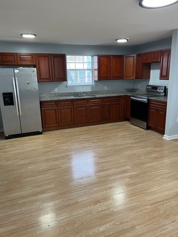 Building Photo - 8812 Apple St