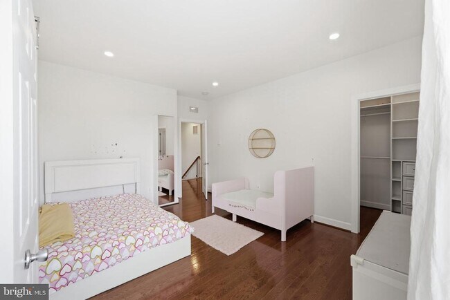 Building Photo - 6526 Wayside Pl