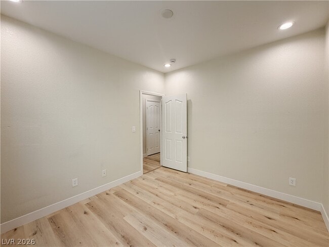 Building Photo - 10150 W Glen Aire Ave