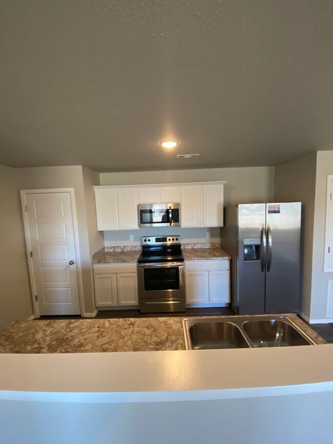 Building Photo - Pre-Leasing Now! 3-Bedroom, 2-Bathroom Townhome with Full-Service Lawn Care in Siloam Springs