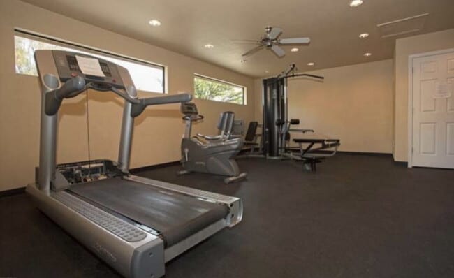 Building Photo - "Discover Modern Comfort: 2-Bed, 2-Bath Condo Tucsons Foothills “