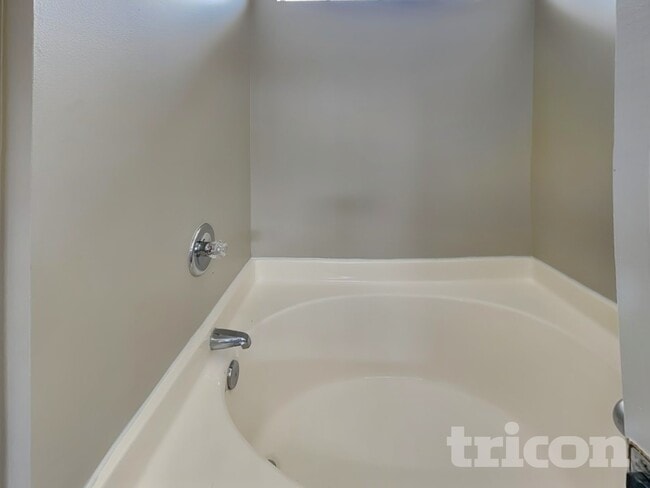 Building Photo - 149 Fox Grove Cir