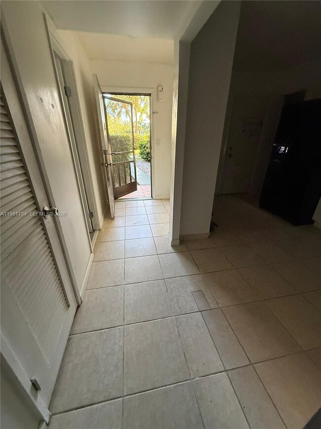 Building Photo - 1710 NE 191st St