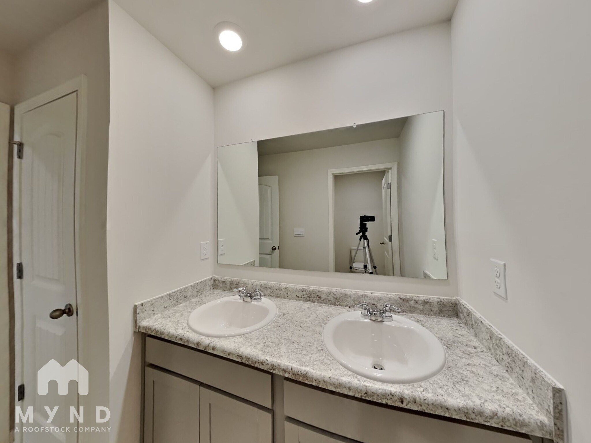 Building Photo - 8286 Middlebrook Dr