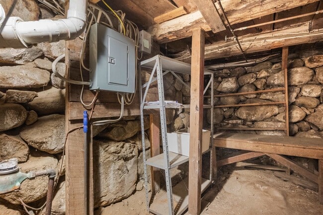 Building Photo - 468 Union Ave