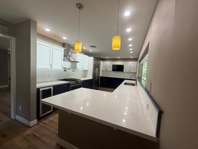 Building Photo - 9225 N Arroya Vista Dr W