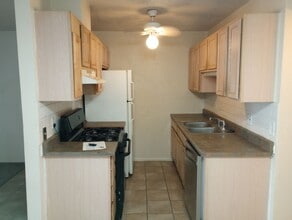 Building Photo - Expo 247 with 2 bed, 1 Bath, 800 SF with AC, and balcony