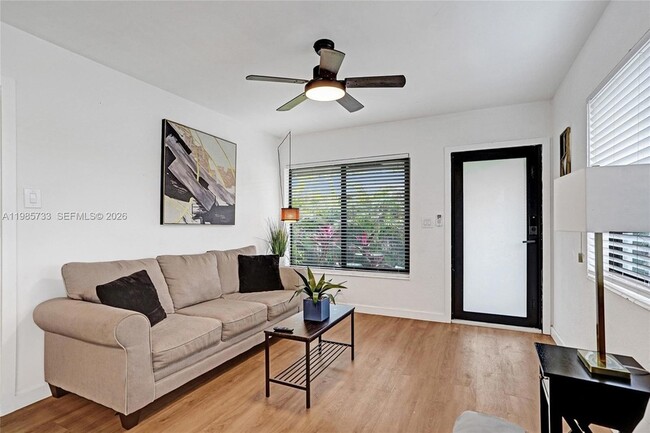 Building Photo - 754 NE 40th St