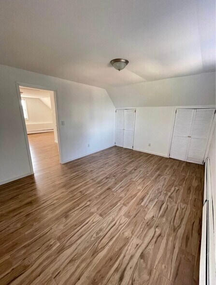 Building Photo - 67 Kossuth St