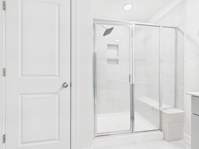 Building Photo - 3941 Woodland View Dr