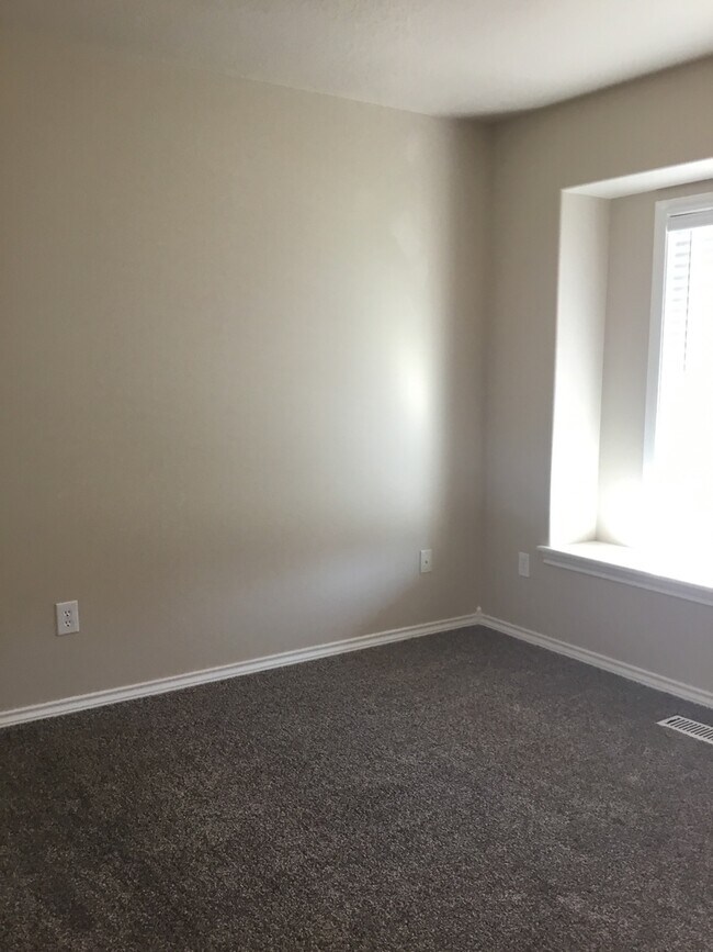 Building Photo - Beautiful & Spacious Four Bedroom Meridian Home!!!