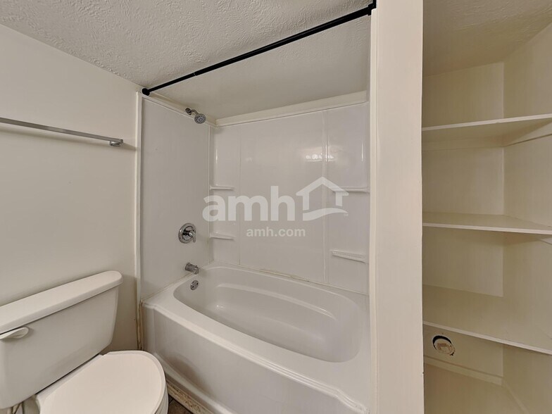 Building Photo - 8359 Sawtooth Oak Dr