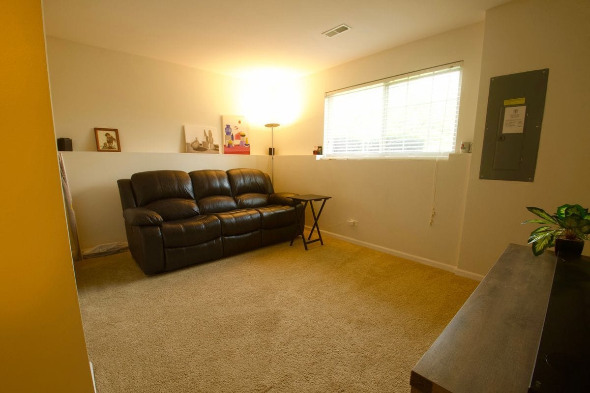 Building Photo - 3128 Valley Falls St