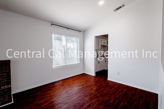 Building Photo - 4 Bedroom/2 Bath Home in Desired Riverlakes Community - $2395 per month!