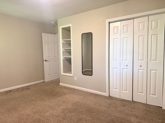 Building Photo - 2922 Glenridge Dr