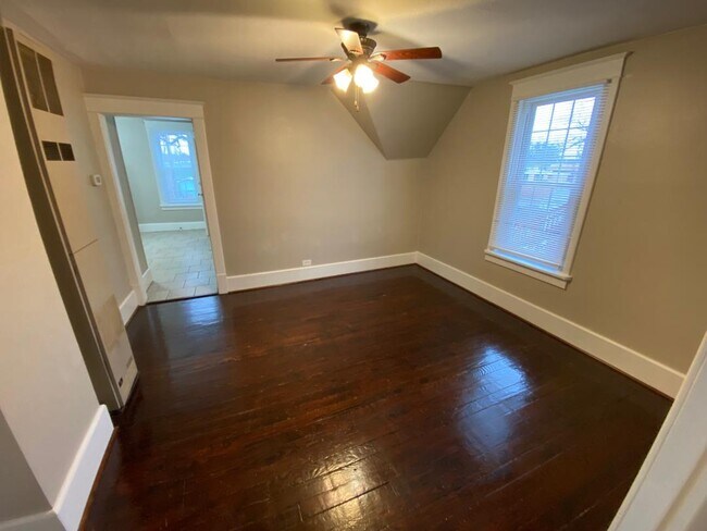 living room 2 - 1038 Madison St