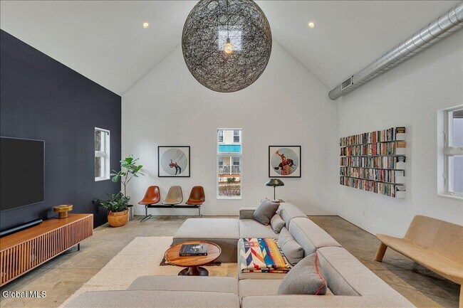 Building Photo - 18 Granite St