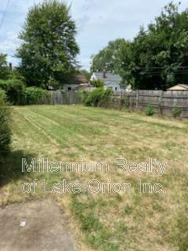 Building Photo - 1522 Longfellow Ave