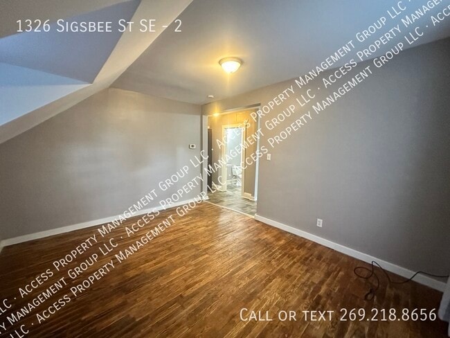 Building Photo - 1326 Sigsbee St SE