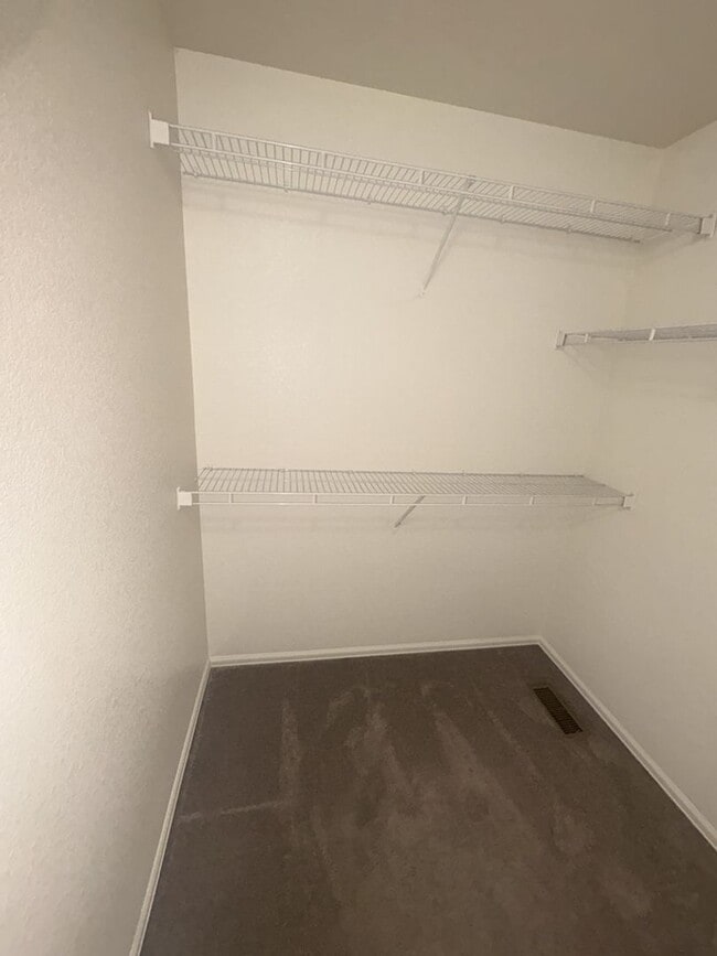 Building Photo - Spacious 5 Bedroom, 3 Bath Ranch Home with 2-Car Garage