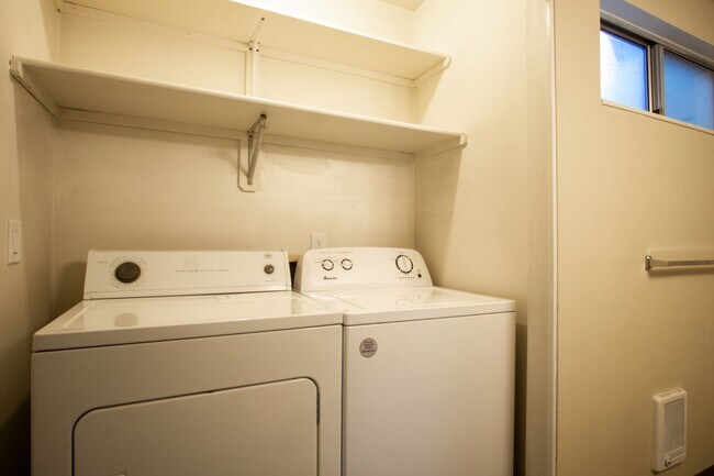 Building Photo - Gorgeous & Bright 1-Bed w/ Wood-Burning Fireplace, W/D, & Private Patio!