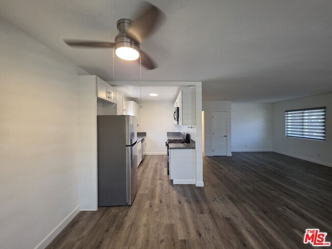 Building Photo - 10734 Palms Blvd