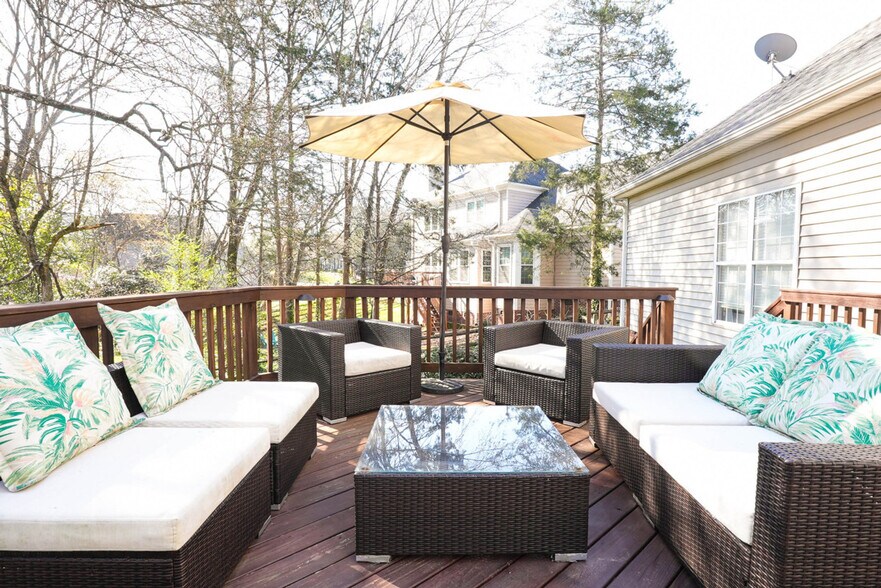 Building Photo - 10301 Rougemont Ln