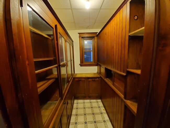 Building Photo - AVAILABLE NOW - Spread out in 3 level living!