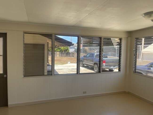 Building Photo - 1828 Kaohu St