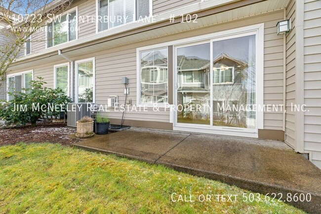 Building Photo - Beautiful 3BR Townhome in Tigard – Private...