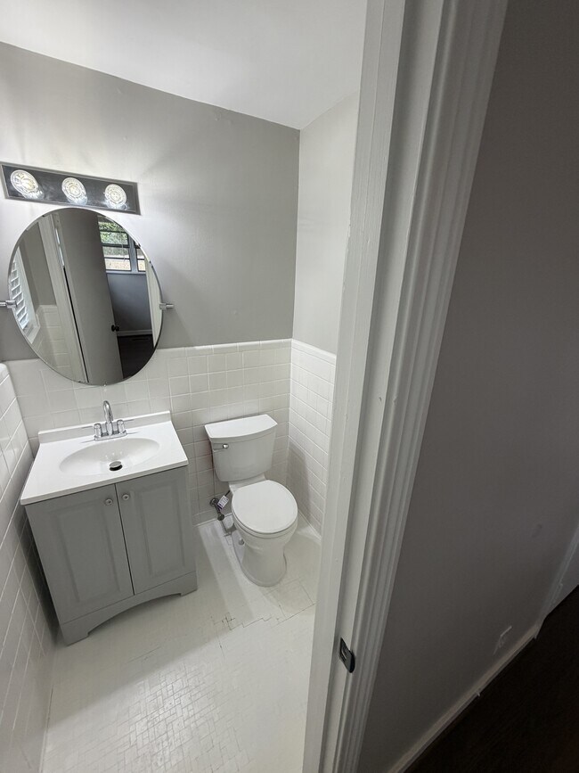 Building Photo - 853 Shades Crest Rd