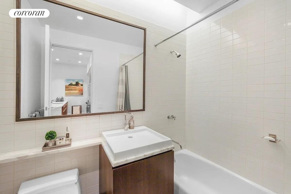 Building Photo - 260 Park Ave S