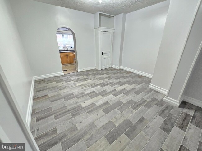 Building Photo - 3151 Pennock St