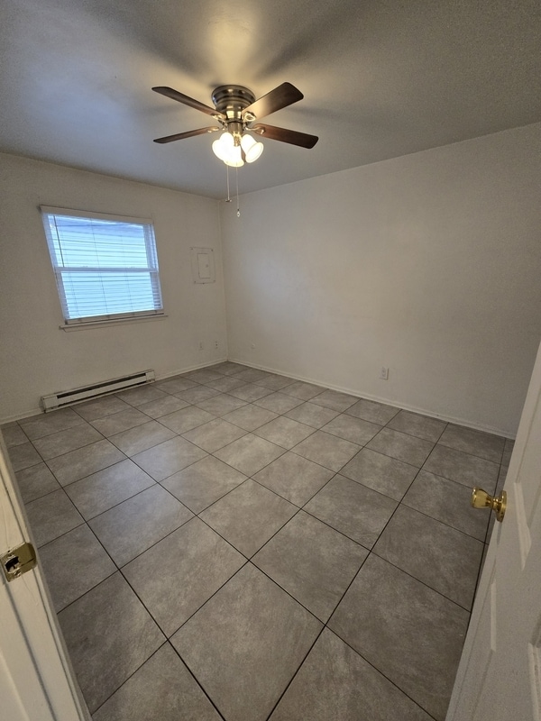 Building Photo - 9625 Grove Ave