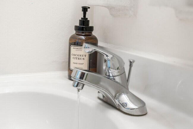 Building Photo - 175 Freeman St