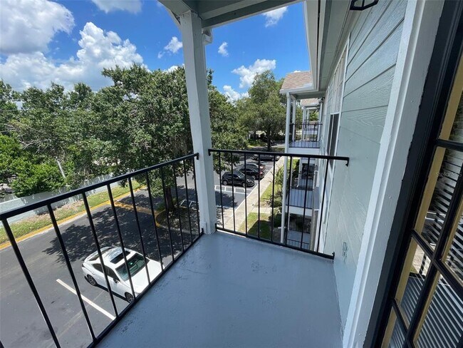 Building Photo - 2550 N Alafaya Trail
