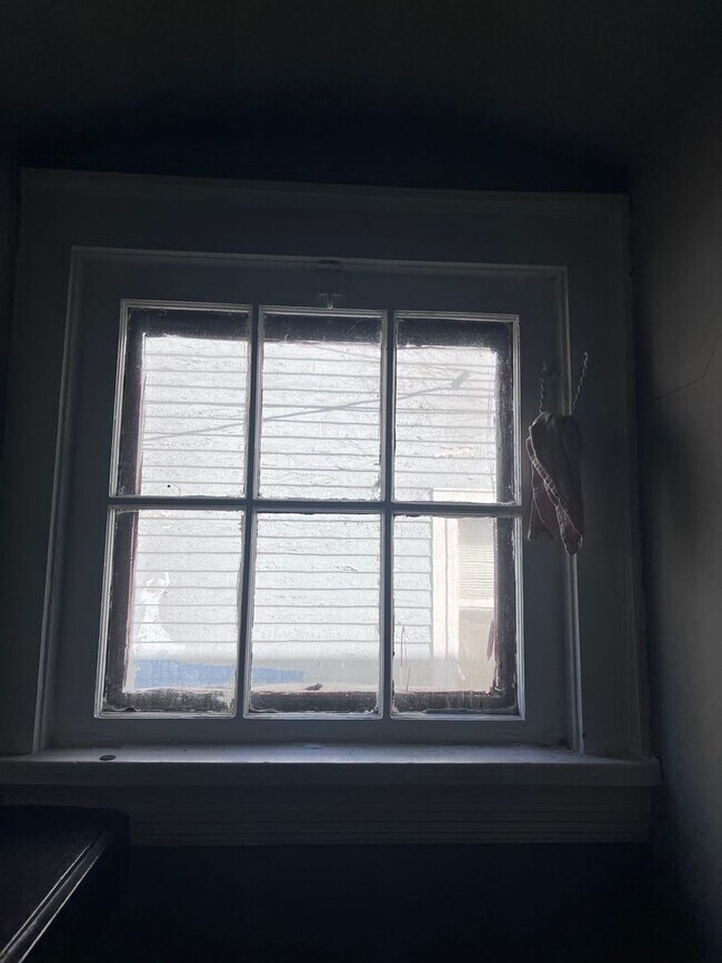 Building Photo - 12706 Iowa Ave