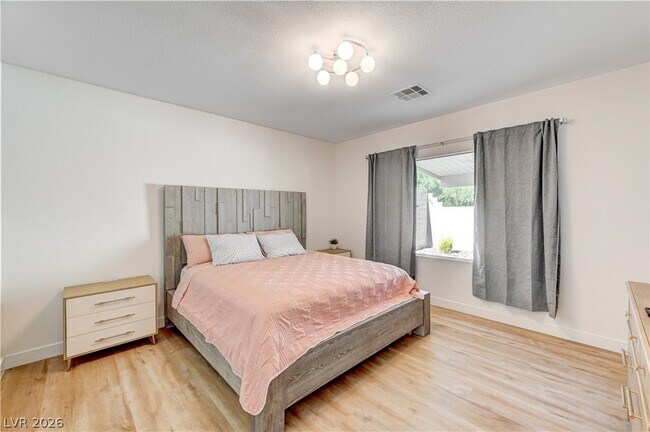 Building Photo - 3236 Rushing Waters Pl