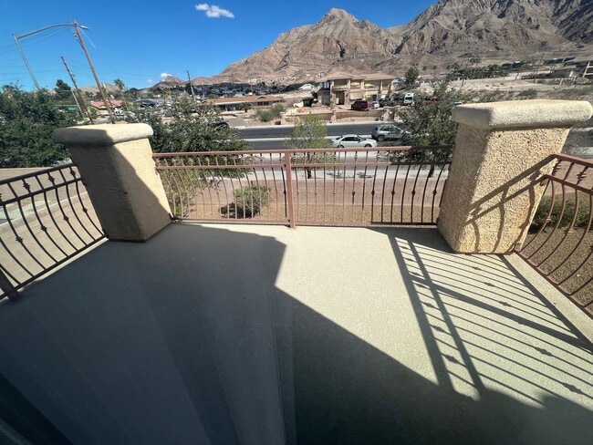 Building Photo - OVER 4000 SQ. FT. EXECUTIVE HOME IN GATED COMMUNITY
