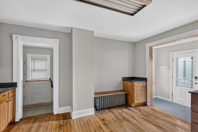 Building Photo - 515 Whitall St