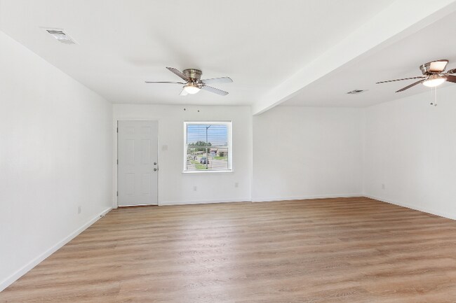 Building Photo - 304 Deacon St