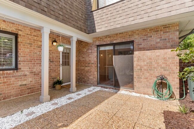 Building Photo - 3219 Thomasville Rd