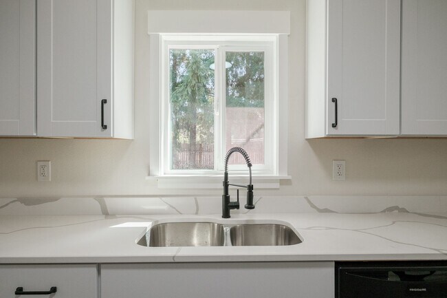 Building Photo - 1247 Clark Mill Rd