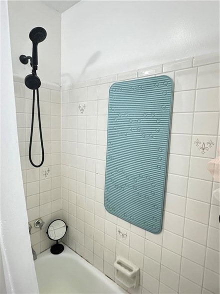 Building Photo - 3709 Stefano St