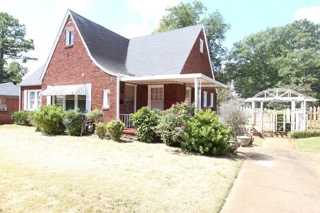 Primary Photo - Cute! Cute! Cute! That's the best way to describe this 3 Bedroom 1 Bath charmer.