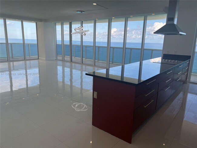 Building Photo - 1830 S Ocean Dr