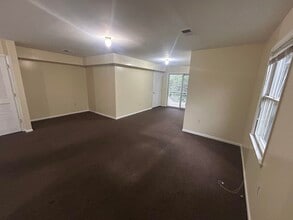Building Photo - 30 Elm Ct